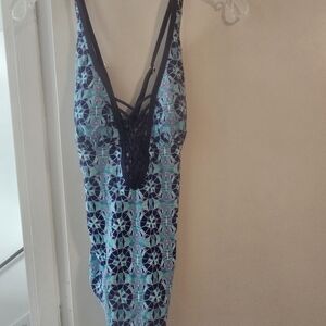 GUC Sz. 8 Lelana Stylish Blue Geometric Chemise
